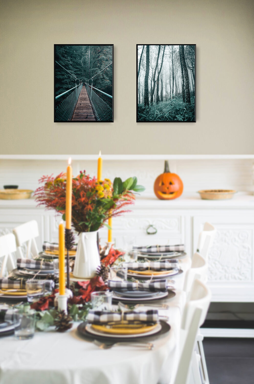 Láminas de la colección Cold Forest en estancia para el artículo de Los 6 mejores tipos de láminas decorativas para enmarcar este Halloween